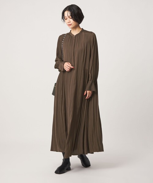 green label relaxing（グリーンレーベルリラクシング）の「［size SHORTあり］サテン ギャザー ロングスリーブ ワンピース（ワンピース・レディース・ダークブラウン/その他1/ネイビー・FREE/SHORT）」の5枚目の写真