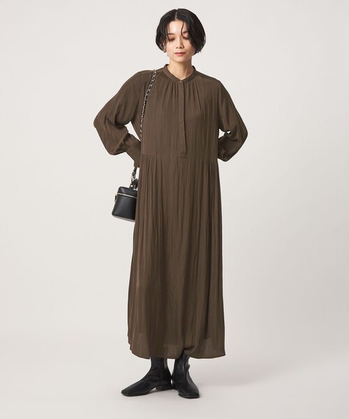 green label relaxing（グリーンレーベルリラクシング）の「［size SHORTあり］サテン ギャザー ロングスリーブ ワンピース（ワンピース・レディース・ダークブラウン/その他1/ネイビー・FREE/SHORT）」の6枚目の写真