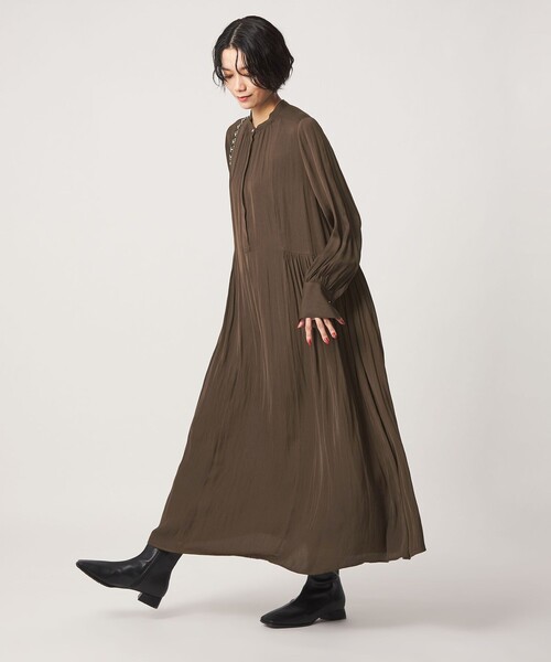 green label relaxing（グリーンレーベルリラクシング）の「［size SHORTあり］サテン ギャザー ロングスリーブ ワンピース（ワンピース・レディース・ダークブラウン/その他1/ネイビー・FREE/SHORT）」の7枚目の写真