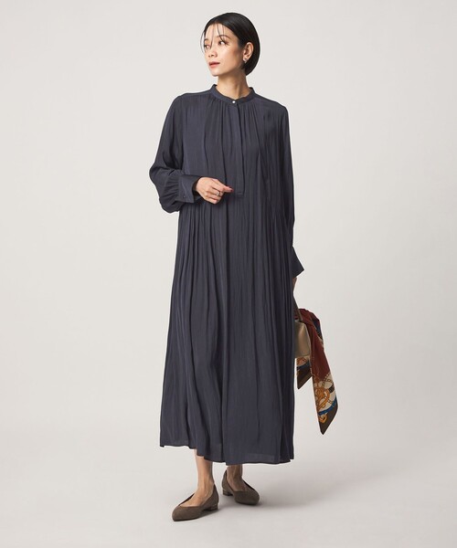 green label relaxing（グリーンレーベルリラクシング）の「［size SHORTあり］サテン ギャザー ロングスリーブ ワンピース（ワンピース・レディース・ダークブラウン/その他1/ネイビー・FREE/SHORT）」の8枚目の写真