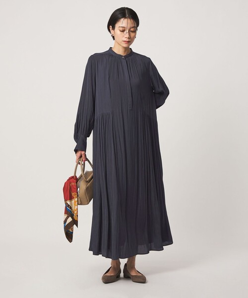 green label relaxing（グリーンレーベルリラクシング）の「［size SHORTあり］サテン ギャザー ロングスリーブ ワンピース（ワンピース・レディース・ダークブラウン/その他1/ネイビー・FREE/SHORT）」の9枚目の写真