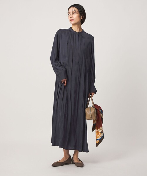 green label relaxing（グリーンレーベルリラクシング）の「［size SHORTあり］サテン ギャザー ロングスリーブ ワンピース（ワンピース・レディース・ダークブラウン/その他1/ネイビー・FREE/SHORT）」の11枚目の写真