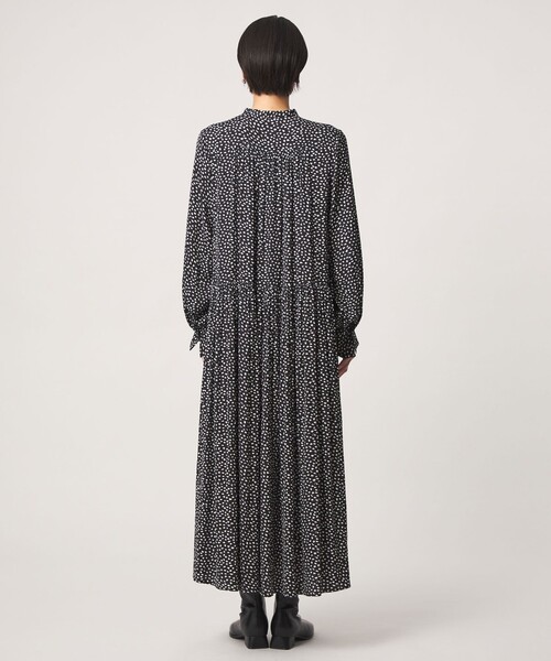 green label relaxing（グリーンレーベルリラクシング）の「［size SHORTあり］サテン ギャザー ロングスリーブ ワンピース（ワンピース・レディース・ダークブラウン/その他1/ネイビー・FREE/SHORT）」の17枚目の写真