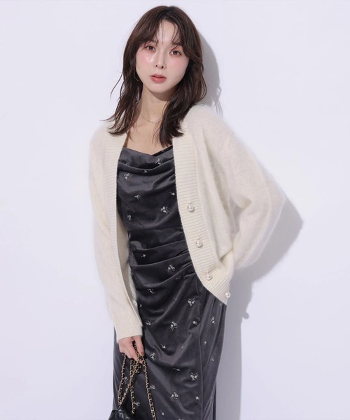 Mystrada(マイストラーダ)の「Vネックファーニットカーディガン(ニット/セーター・レディース・ホワイト/ピンク/ブルーグレー・38)」の13枚目の写真