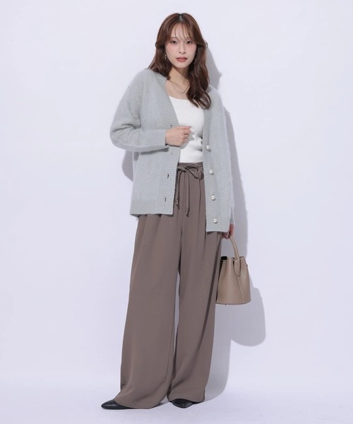 Mystrada(マイストラーダ)の「Vネックファーニットカーディガン(ニット/セーター・レディース・ホワイト/ピンク/ブルーグレー・38)」の9枚目の写真