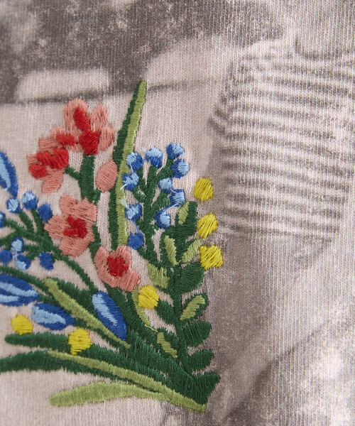 Freada(フリーダ)の「Freada/フリーダ フォトプリント 花刺繍 ロンT(Tシャツ/カットソー・レディース・ピンク/ブラック・ONE SIZE)」の22枚目の写真