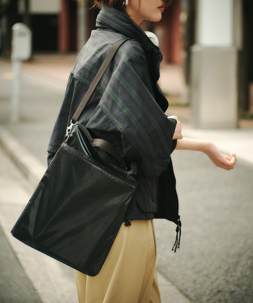 LeSportsac(レスポートサック)の「N/S LAPTOP BAG ブラックシャイン(ショルダーバッグ・レディース・ブラック・FREE)」の5枚目の写真