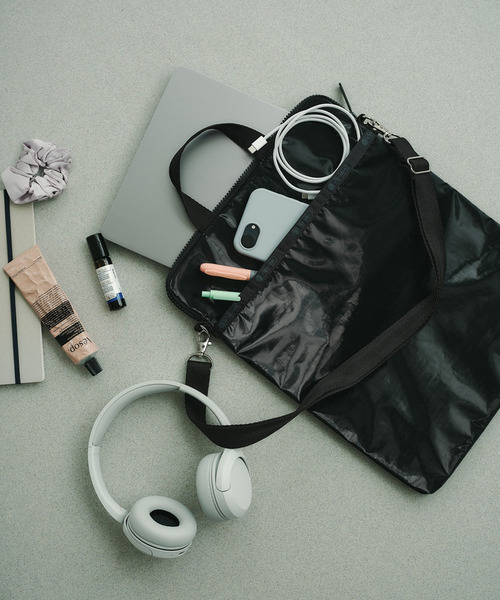 LeSportsac(レスポートサック)の「N/S LAPTOP BAG ブラックシャイン(ショルダーバッグ・レディース・ブラック・FREE)」の9枚目の写真