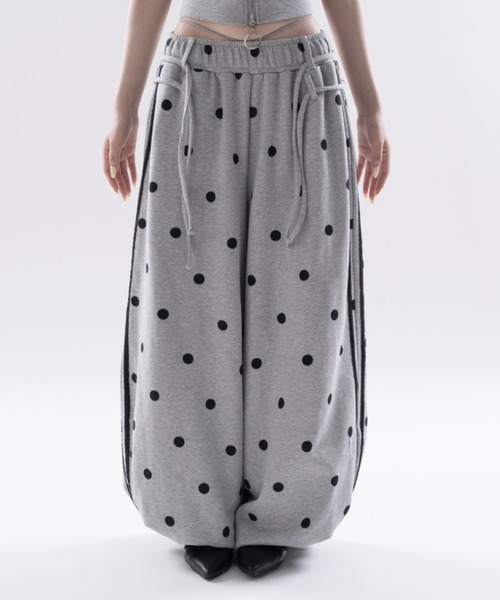 Melviianne(メルヴィアンヌ)の「Corded sweat pants(スウェットパンツ・レディース・Black/LT.Gray・FREE)」の1枚目の写真