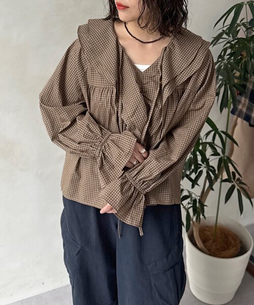 CPCM（シーピーシーエム）の「ネックフリルキャンディブラウス（シャツ/ブラウス・レディース・ネイビー/ブラウン/ホワイト・FREE）」の3枚目の写真