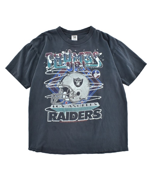NBA/NFL/NHL/MLB(エヌビーエーエヌエフエルエヌエイチエルエムエルビー)の「【USED】90's T.A.G "RAIDERS THUMBS UP!" マルチプリント Tシャツ USA製(Tシャツ/カットソー・メンズ・ブラック・X-LARGE)」の1枚目の写真