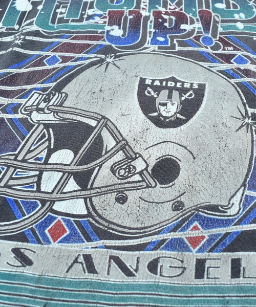 NBA/NFL/NHL/MLB(エヌビーエーエヌエフエルエヌエイチエルエムエルビー)の「【USED】90's T.A.G "RAIDERS THUMBS UP!" マルチプリント Tシャツ USA製(Tシャツ/カットソー・メンズ・ブラック・X-LARGE)」の3枚目の写真