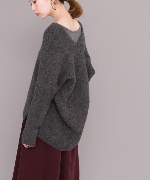 KBF（ケイビーエフ）の「【WEB限定】KBF　ブークレＶネックニット（ニット/セーター・レディース・ネイビー/ピンク/グレー・ONE）」の2枚目の写真