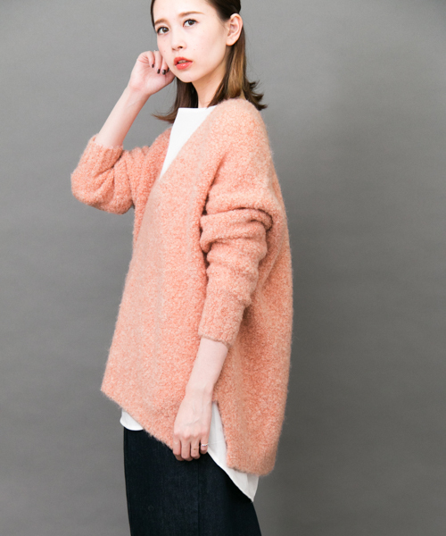 KBF（ケイビーエフ）の「【WEB限定】KBF　ブークレＶネックニット（ニット/セーター・レディース・ネイビー/ピンク/グレー・ONE）」の22枚目の写真