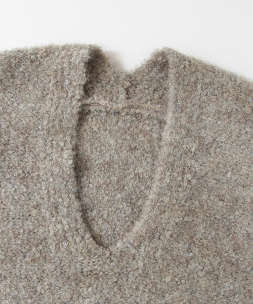 KBF（ケイビーエフ）の「【WEB限定】KBF　ブークレＶネックニット（ニット/セーター・レディース・ネイビー/ピンク/グレー・ONE）」の16枚目の写真