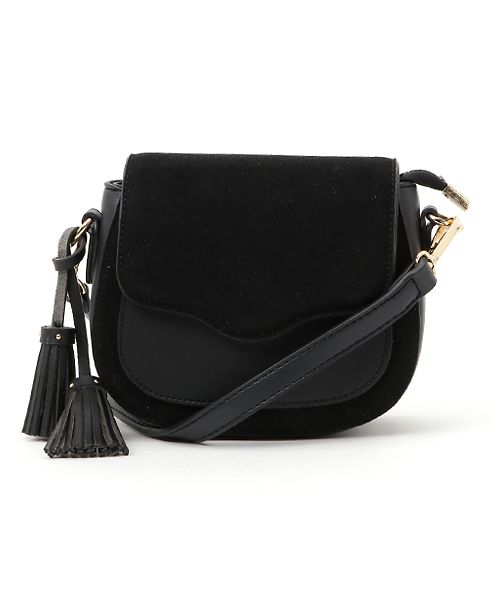 PLAIN CLOTHING（プレーンクロージング）の「タッセル付き切り替えショルダーバッグ【PLAIN CLOTHING】（ショルダーバッグ・レディース・グレー/ブラック/レッド/キャメル・FREE）」の2枚目の写真