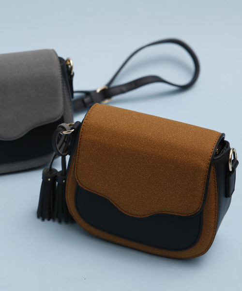 PLAIN CLOTHING（プレーンクロージング）の「タッセル付き切り替えショルダーバッグ【PLAIN CLOTHING】（ショルダーバッグ・レディース・グレー/ブラック/レッド/キャメル・FREE）」の12枚目の写真