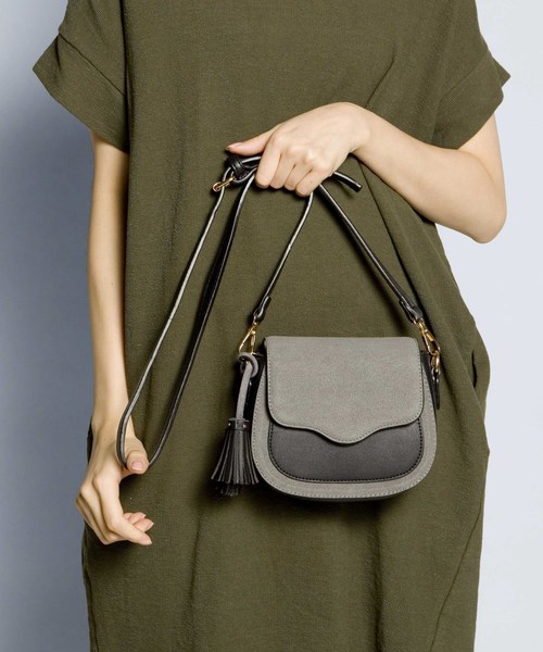 PLAIN CLOTHING（プレーンクロージング）の「タッセル付き切り替えショルダーバッグ【PLAIN CLOTHING】（ショルダーバッグ・レディース・グレー/ブラック/レッド/キャメル・FREE）」の16枚目の写真