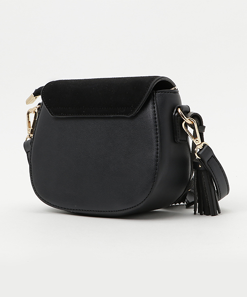 PLAIN CLOTHING（プレーンクロージング）の「タッセル付き切り替えショルダーバッグ【PLAIN CLOTHING】（ショルダーバッグ・レディース・グレー/ブラック/レッド/キャメル・FREE）」の5枚目の写真