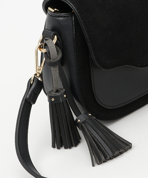 PLAIN CLOTHING（プレーンクロージング）の「タッセル付き切り替えショルダーバッグ【PLAIN CLOTHING】（ショルダーバッグ・レディース・グレー/ブラック/レッド/キャメル・FREE）」の7枚目の写真