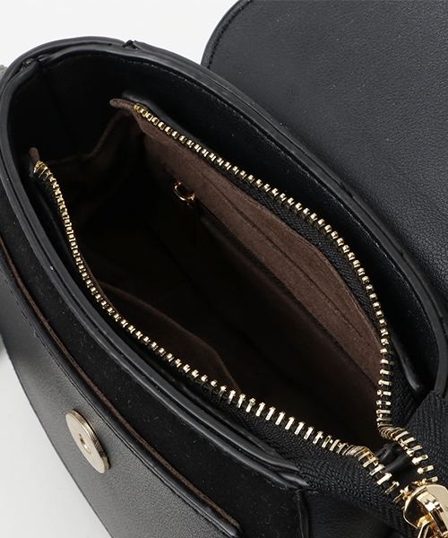 PLAIN CLOTHING（プレーンクロージング）の「タッセル付き切り替えショルダーバッグ【PLAIN CLOTHING】（ショルダーバッグ・レディース・グレー/ブラック/レッド/キャメル・FREE）」の10枚目の写真