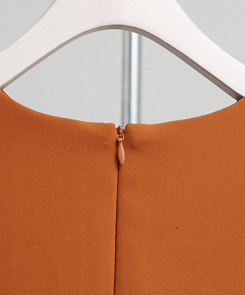 UNITED TOKYO（ユナイテッドトウキョウ）の「ストレッチワイドTOP（Tシャツ/カットソー・レディース・ブラウン/オフホワイト/ブラック・1）」の9枚目の写真