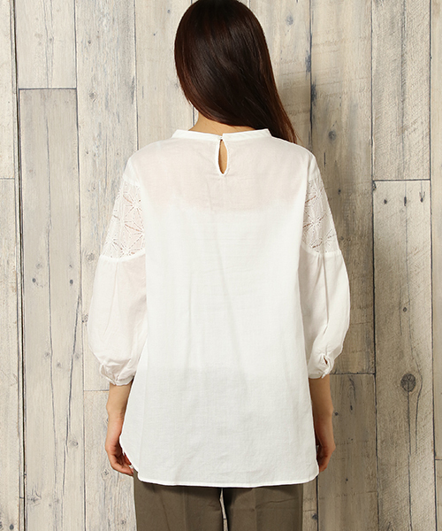 LBC(エルビーシー)の「袖レースチビハイネックブラウス(シャツ/ブラウス・レディース・ホワイト/ピンク・M/L/MEDIUM/LARGE)」の4枚目の写真