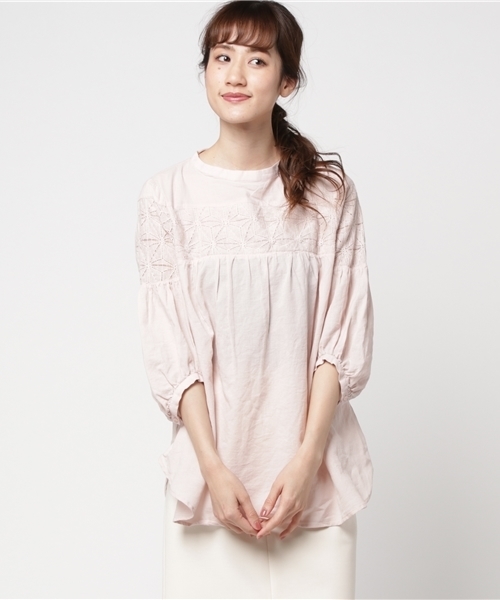 LBC(エルビーシー)の「袖レースチビハイネックブラウス(シャツ/ブラウス・レディース・ホワイト/ピンク・M/L/MEDIUM/LARGE)」の2枚目の写真