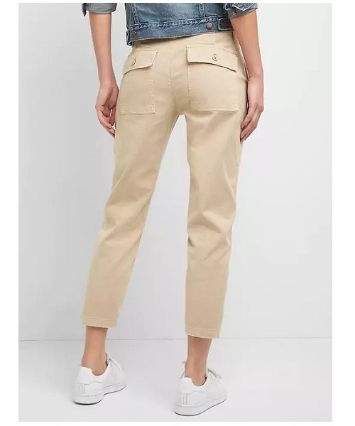 GAP(ギャップ)の「ガールフレンド ユーティリティチノ(チノパンツ・レディース・ベージュ/サファリグリーン/ブラック・6/4/8/2/000/00/0)」の4枚目の写真