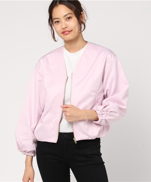 RAY CASSIN（レイカズン）の「袖ギャザーＶネックブルゾン（ブルゾン・レディース・ネイビー/ベージュ/ラベンダー・FREE）」の6枚目の写真