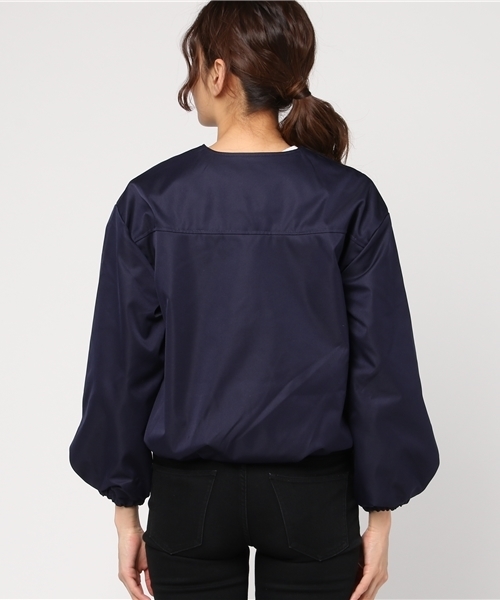 RAY CASSIN（レイカズン）の「袖ギャザーＶネックブルゾン（ブルゾン・レディース・ネイビー/ベージュ/ラベンダー・FREE）」の14枚目の写真