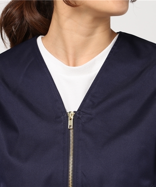 RAY CASSIN（レイカズン）の「袖ギャザーＶネックブルゾン（ブルゾン・レディース・ネイビー/ベージュ/ラベンダー・FREE）」の7枚目の写真