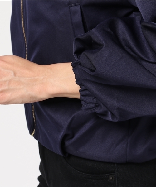 RAY CASSIN（レイカズン）の「袖ギャザーＶネックブルゾン（ブルゾン・レディース・ネイビー/ベージュ/ラベンダー・FREE）」の8枚目の写真