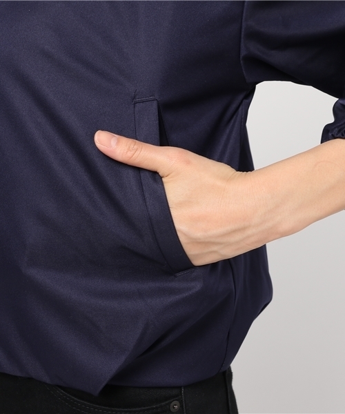 RAY CASSIN（レイカズン）の「袖ギャザーＶネックブルゾン（ブルゾン・レディース・ネイビー/ベージュ/ラベンダー・FREE）」の9枚目の写真