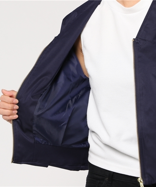 RAY CASSIN（レイカズン）の「袖ギャザーＶネックブルゾン（ブルゾン・レディース・ネイビー/ベージュ/ラベンダー・FREE）」の10枚目の写真