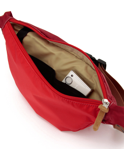 PORTER(ポーター)の「PORTER REEF WAIST BAG LARGE <B印 YOSHIDA SELECT>(ボディバッグ/ウエストポーチ・メンズ・ブラック/ブルー/ベージュ/レッド・ONE SIZE)」の20枚目の写真