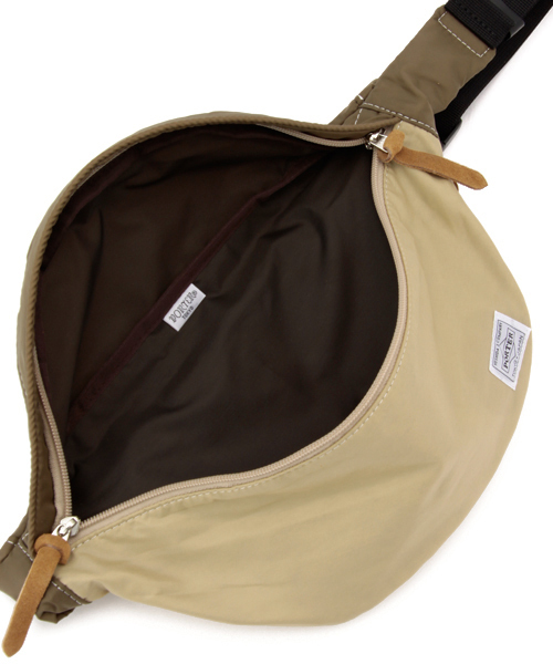 PORTER(ポーター)の「PORTER REEF WAIST BAG LARGE <B印 YOSHIDA SELECT>(ボディバッグ/ウエストポーチ・メンズ・ブラック/ブルー/ベージュ/レッド・ONE SIZE)」の9枚目の写真