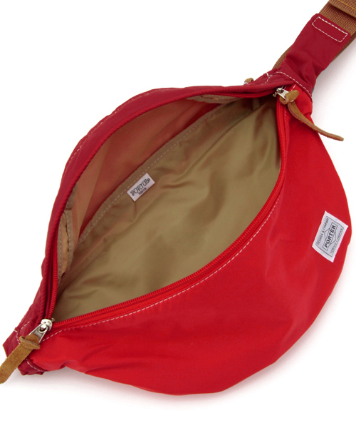 PORTER(ポーター)の「PORTER REEF WAIST BAG LARGE <B印 YOSHIDA SELECT>(ボディバッグ/ウエストポーチ・メンズ・ブラック/ブルー/ベージュ/レッド・ONE SIZE)」の18枚目の写真