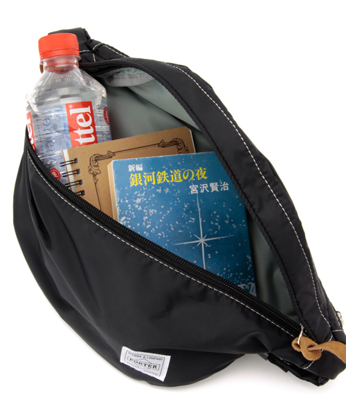 PORTER(ポーター)の「PORTER REEF WAIST BAG LARGE <B印 YOSHIDA SELECT>(ボディバッグ/ウエストポーチ・メンズ・ブラック/ブルー/ベージュ/レッド・ONE SIZE)」の19枚目の写真