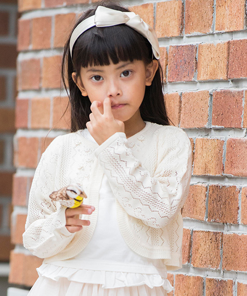 Catherine Cottage（キャサリンコテージ）の「小花モチーフニットボレロカーディガン（カーディガン/ボレロ・キッズ・ホワイト/ブラック・120/160/110/130/150/140）」の2枚目の写真