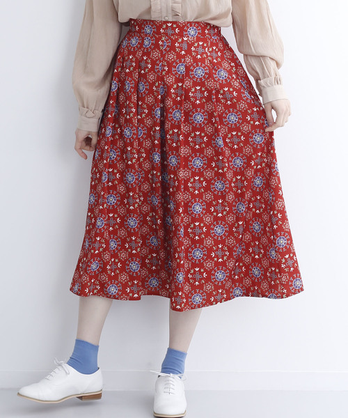 merlot plus(メルロープリュス)の「カレイドリズム柄スカート7333(スカート・レディース・ブラック/レッド・FREE)」の1枚目の写真