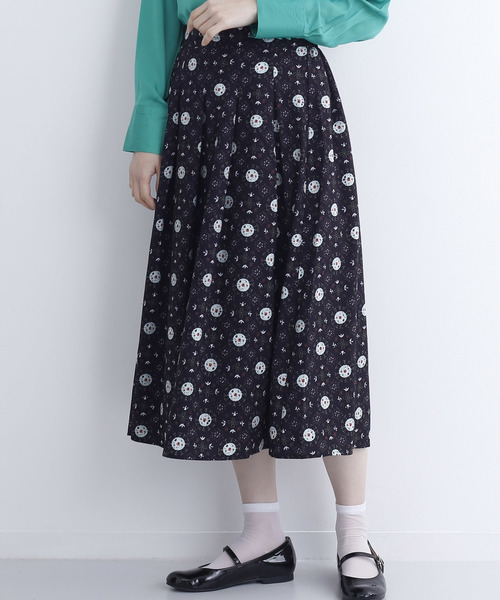 merlot plus(メルロープリュス)の「カレイドリズム柄スカート7333(スカート・レディース・ブラック/レッド・FREE)」の2枚目の写真