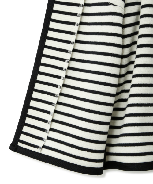 NATURAL BEAUTY BASIC(ナチュラルビューティーベーシック)の「〈ウォッシャブル〉リップルブルゾン(ブルゾン・レディース・ダークネイビー/グレー・LARGE/MEDIUM/SMALL)」の11枚目の写真