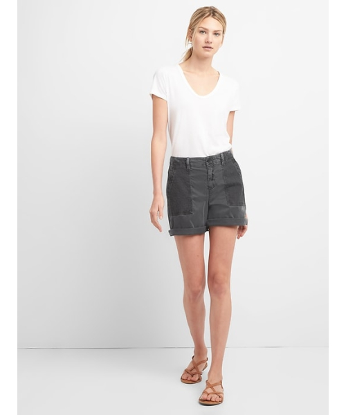 GAP（ギャップ）の「Gap ガールフレンドチノ ショートパンツ（アイレットポケット）（その他パンツ・レディース・ライトブラック・4/2/6/0/8）」の6枚目の写真