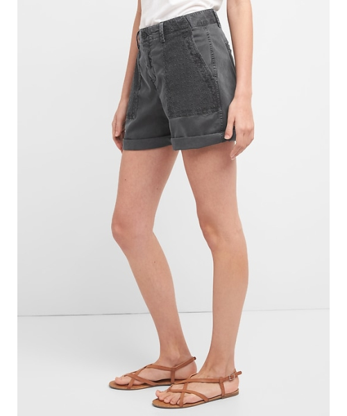 GAP（ギャップ）の「Gap ガールフレンドチノ ショートパンツ（アイレットポケット）（その他パンツ・レディース・ライトブラック・4/2/6/0/8）」の5枚目の写真