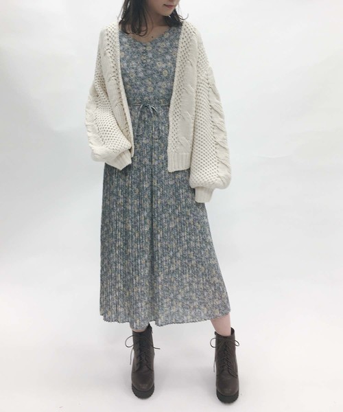 one after another NICE CLAUP（ワンアフターアナザーナイスクラップ）の「ケーブルニットカーディガン（カーディガン/ボレロ・レディース・アイボリー/ベージュ/ブルー系その他/ラベンダー・FREE）」の7枚目の写真