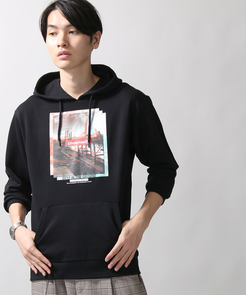 WEGO(ウィゴー)の「WEGO/デジタルフォトロゴプルパーカー(パーカー・メンズ・ホワイト/ブラック・SMALL/MEDIUM/LARGE)」の2枚目の写真
