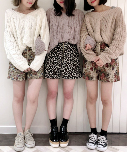 archives（アルシーヴ）の「モールヤーンケーブル編みVネックプルオーバー（ニット/セーター・レディース・ブラック/ベージュ/オフホワイト/ラベンダー・MEDIUM）」の14枚目の写真