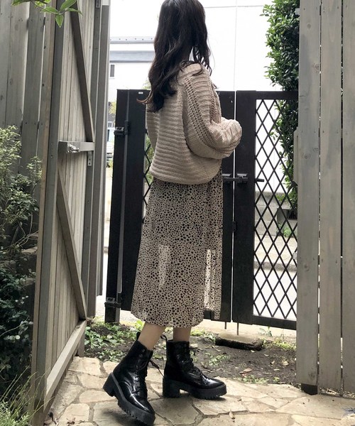 archives（アルシーヴ）の「モールヤーンケーブル編みVネックプルオーバー（ニット/セーター・レディース・ブラック/ベージュ/オフホワイト/ラベンダー・MEDIUM）」の15枚目の写真