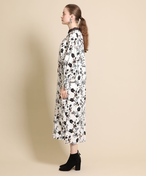 ebony ロングプリーツワンピース花モチーフ 